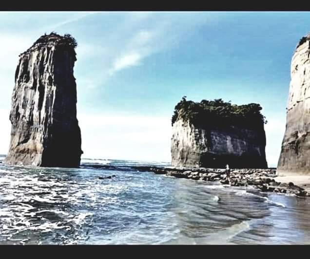 The Hole In The Rock Yurt Hotel Cape Foulwind Exterior foto